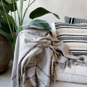 Chic Antique, Aix Plaid af overskudsgarn, mocca