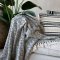 Chic Antique, Aix Plaid af overskudsgarn, sort