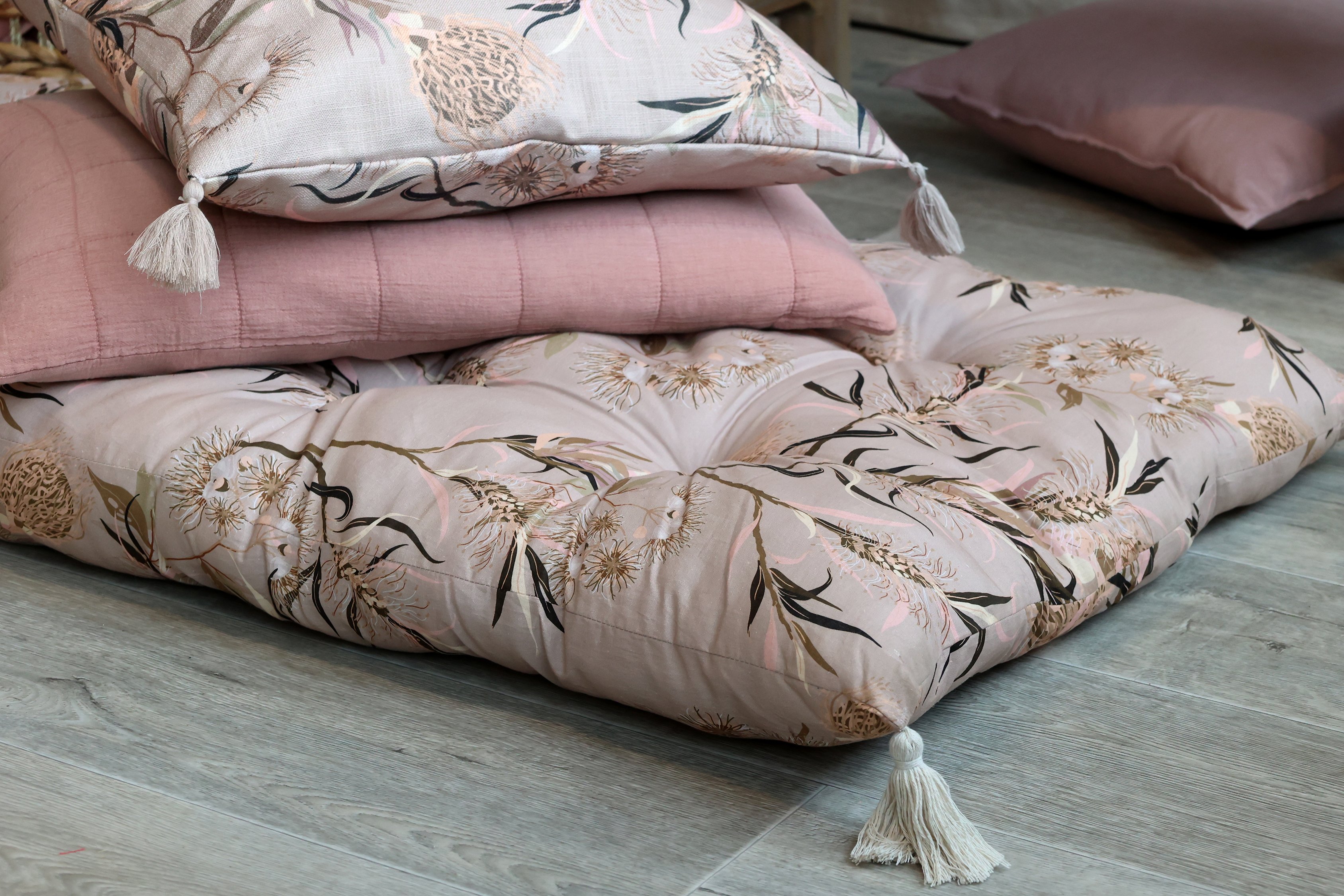 Chic Antique, Aix Madras med blomstermnster, taupe