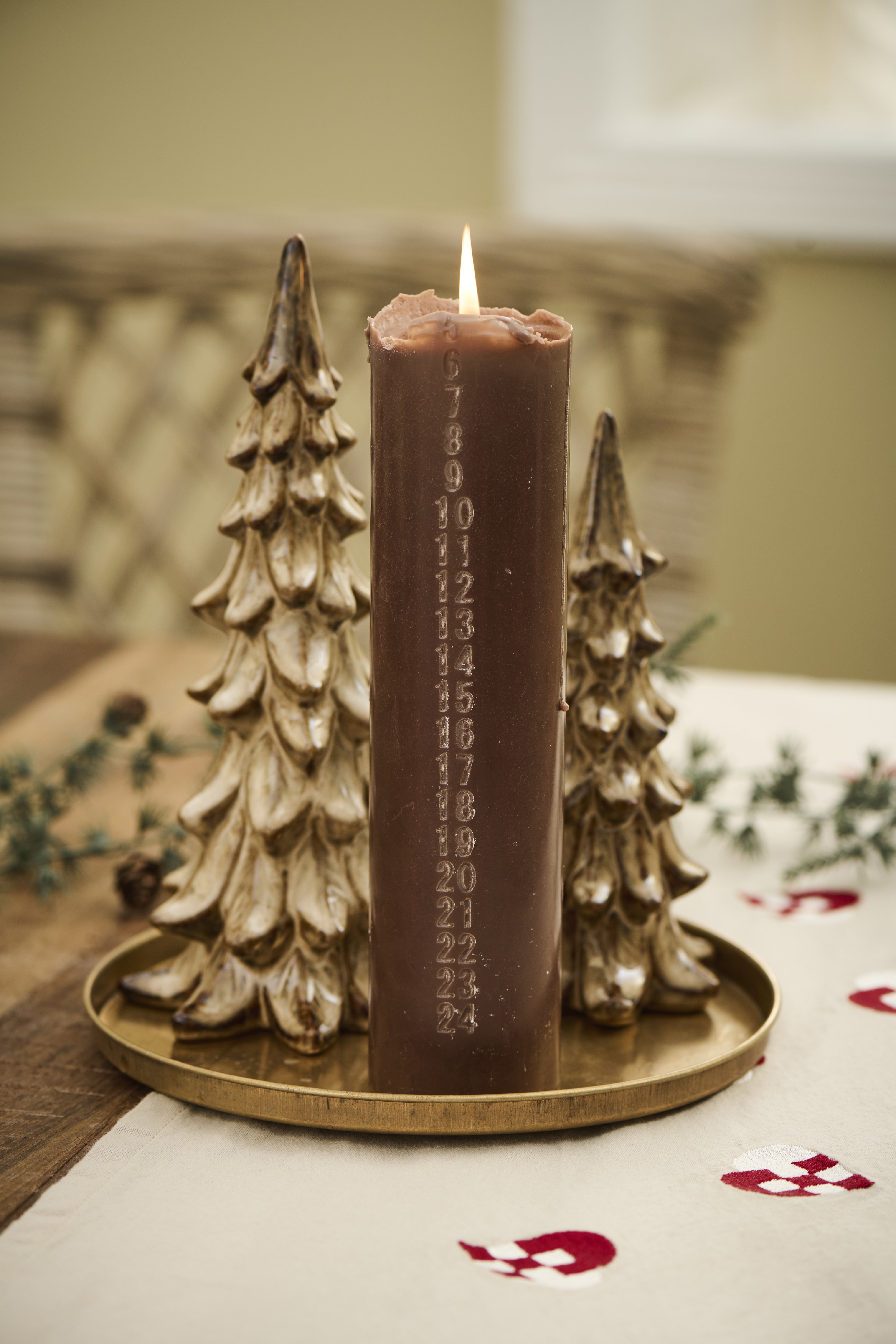 Ib Laursen, Kalenderlys 1-24, prget tal, hazelnd, stearin, svanemrket