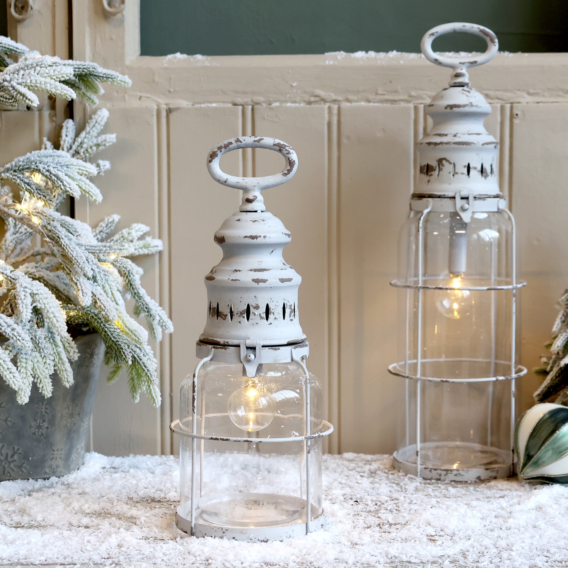 Chic Antique, Fransk stald lanterne med gitter inkl. pre og timer, antique hvid