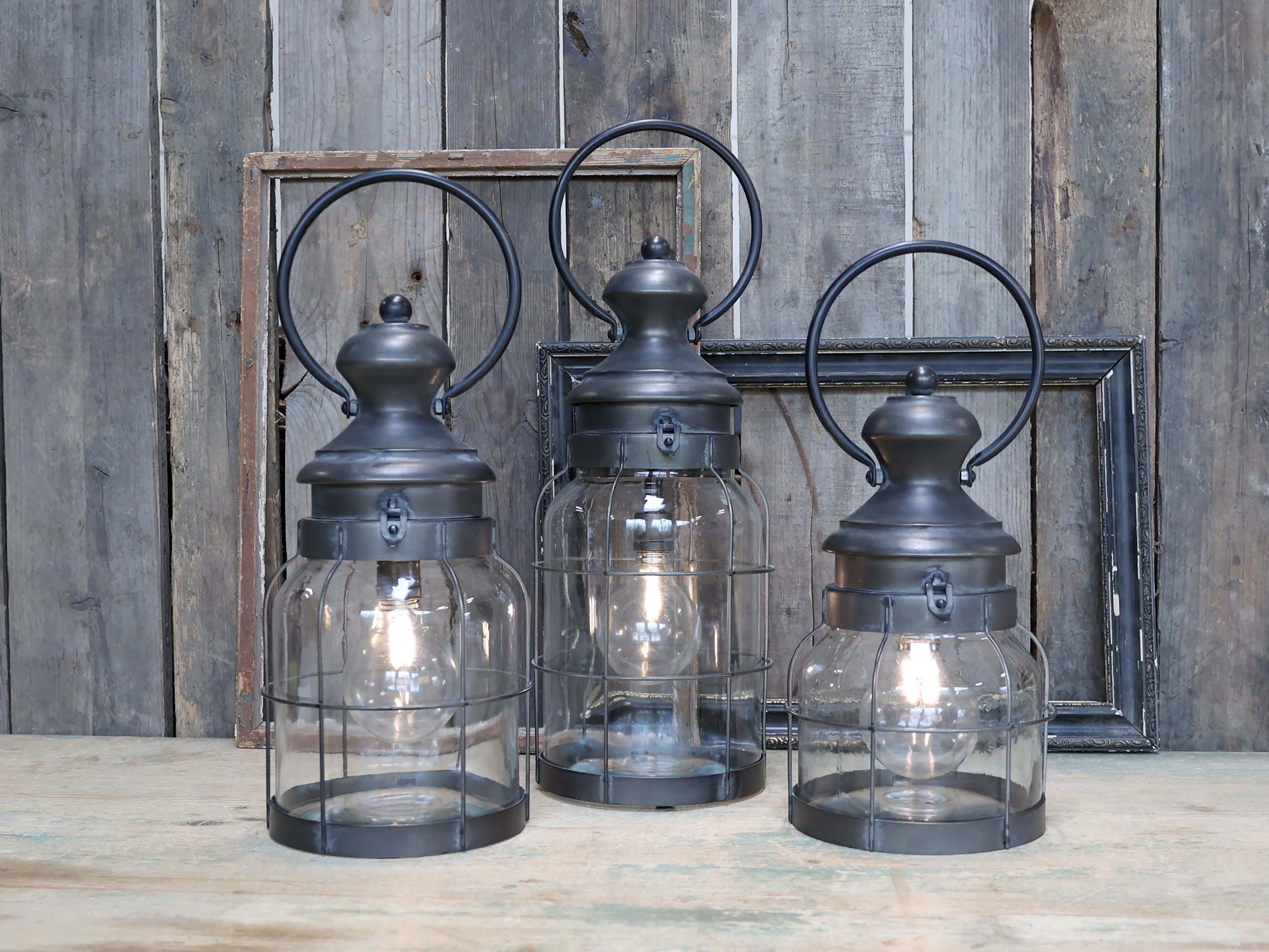 Chic Antique, Fransk stald lanterne med håndtag inkl. pære og timer - -