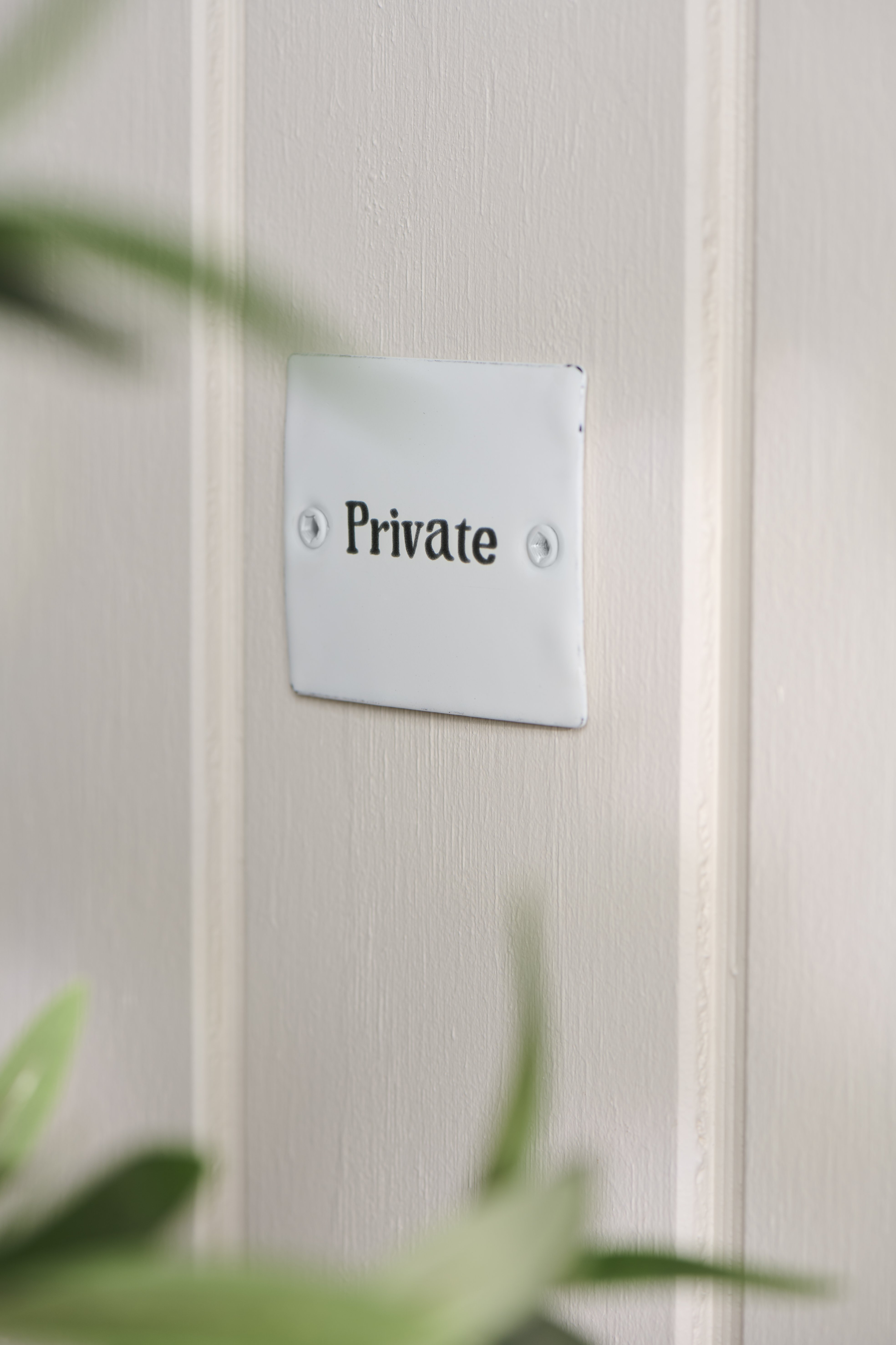 Ib Laursen, Metalskilt: Private