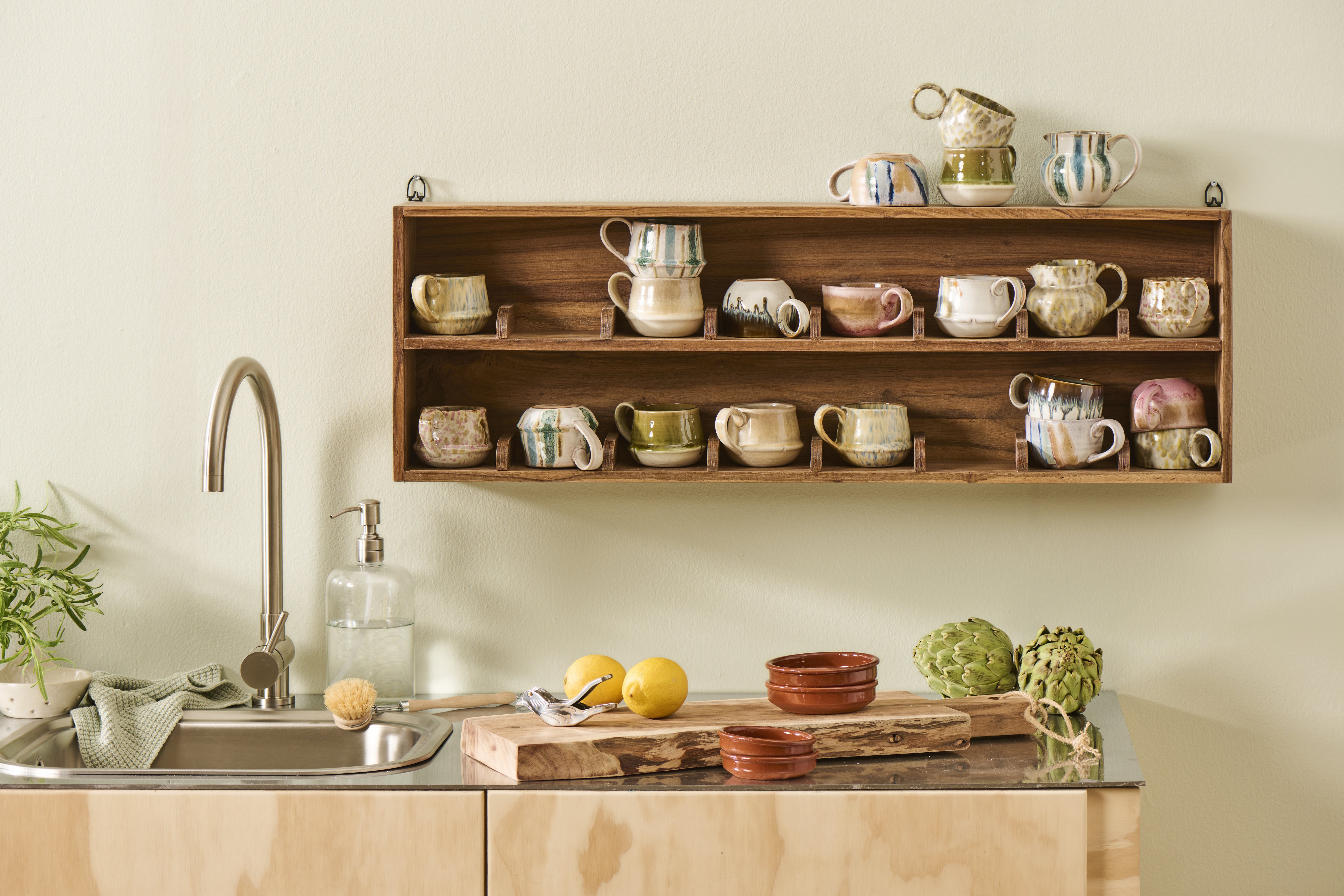 Ib Laursen, V�ghylde med 2 hylder og 16 rum