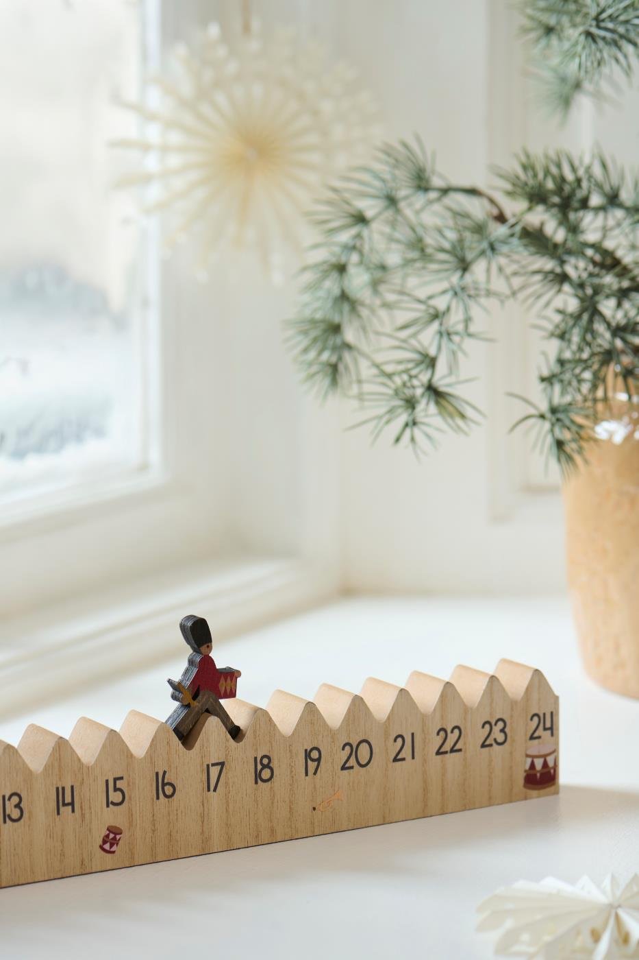 Ib Laursen, Julekalender 1-24, g�ende garder