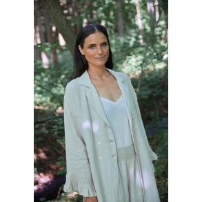 Anne-Mi (Femme Facon), Thit, Trenchcoat i hr