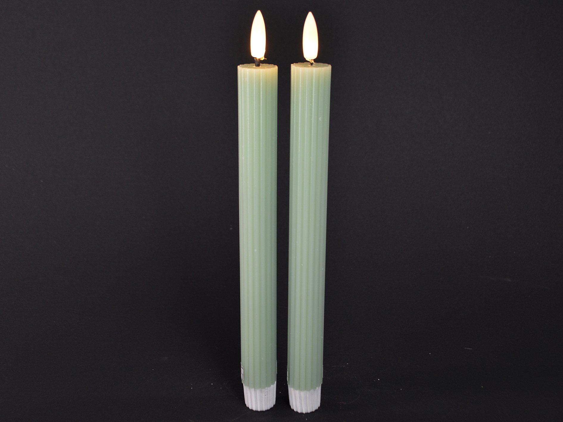 DEKO FLORALE, Kronelys med riller (24 cm.) LED, lyse grn, 2 stk.