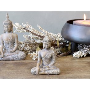 Chic Antique, Buddha siddende, latte