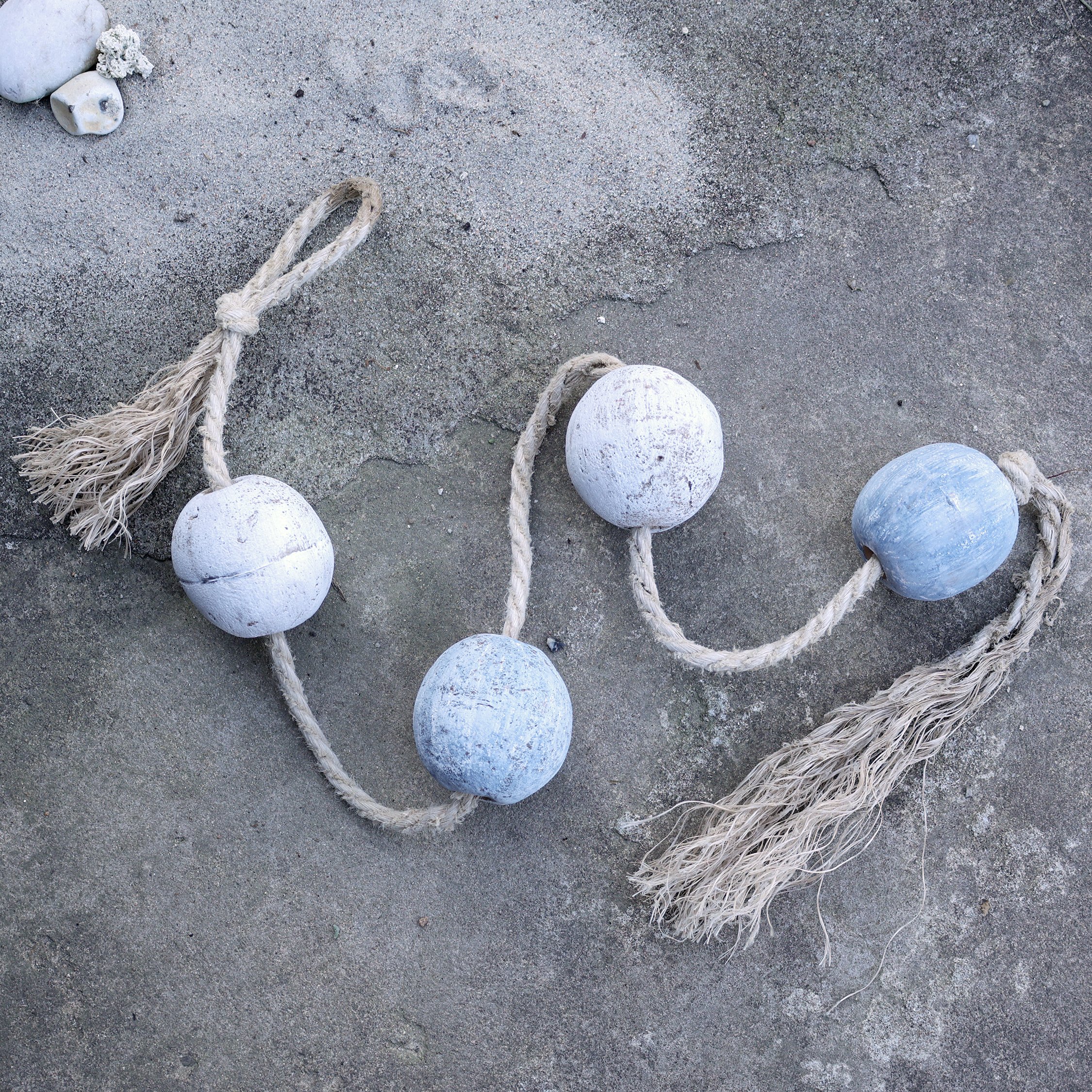 Chic Antique, Flydelod p� reb