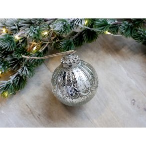 Chic Antique, Kugle til ophng med dekortop og simili