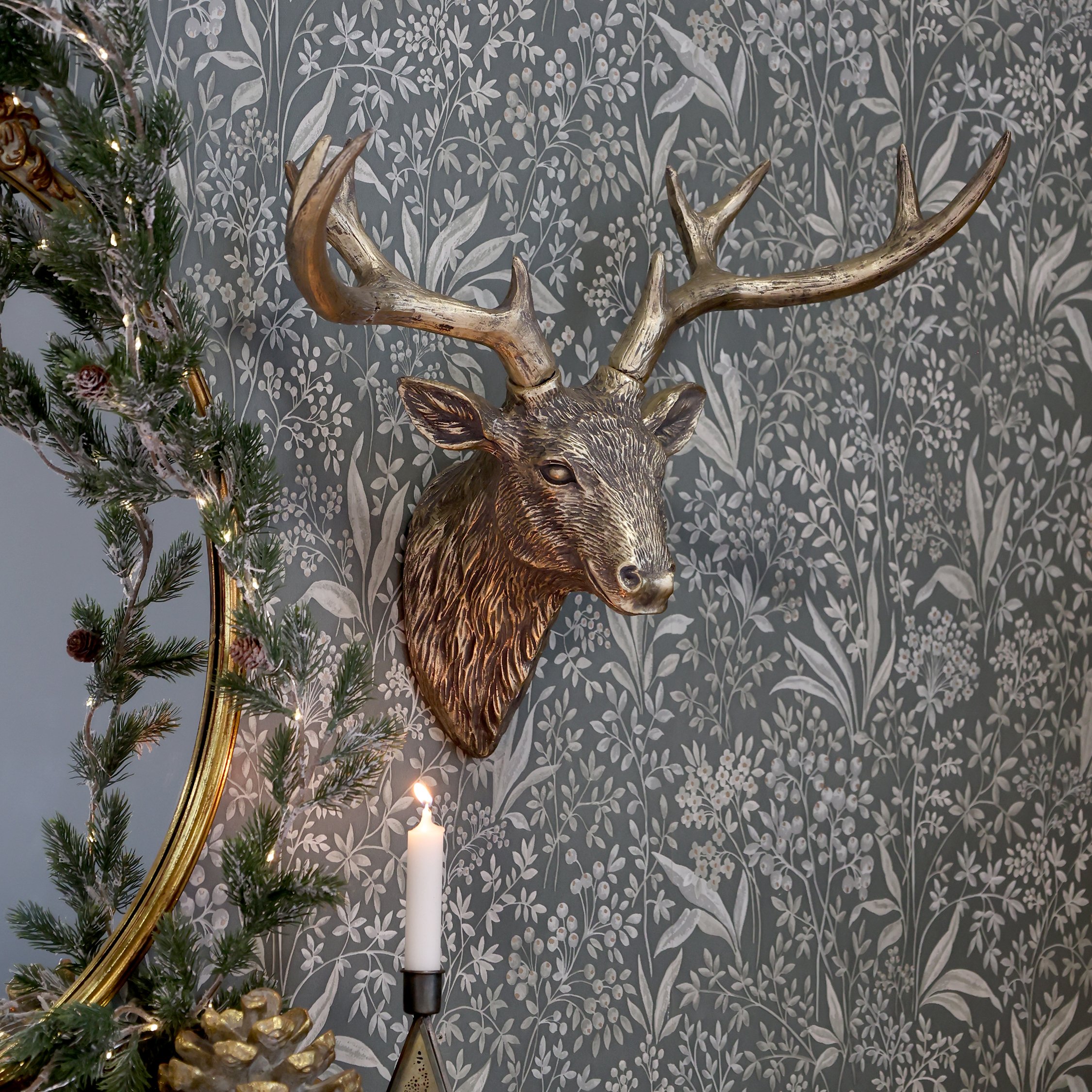 Chic Antique, Hjort til vg