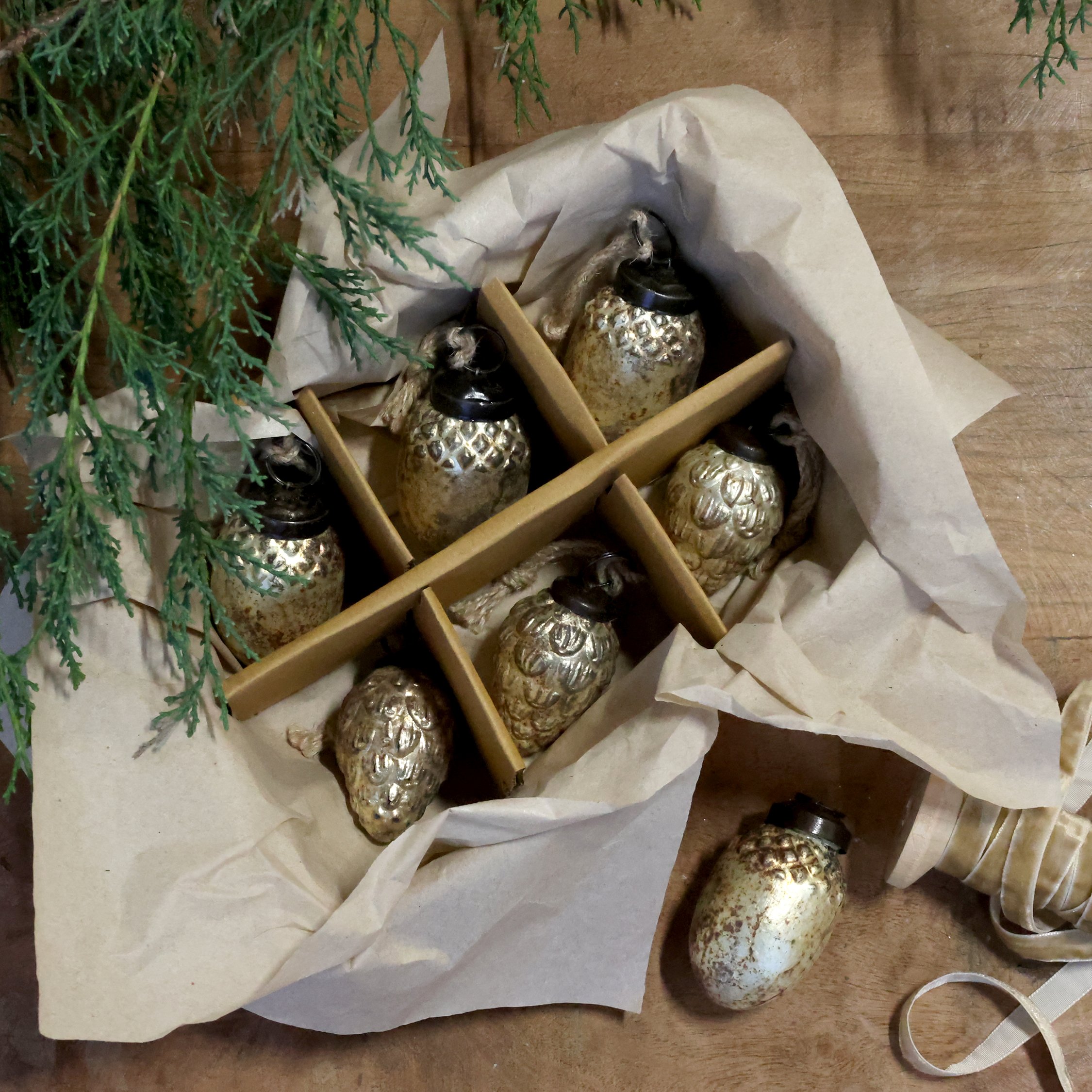 Chic Antique, Julekugler i �ske med 6 stk., champagne
