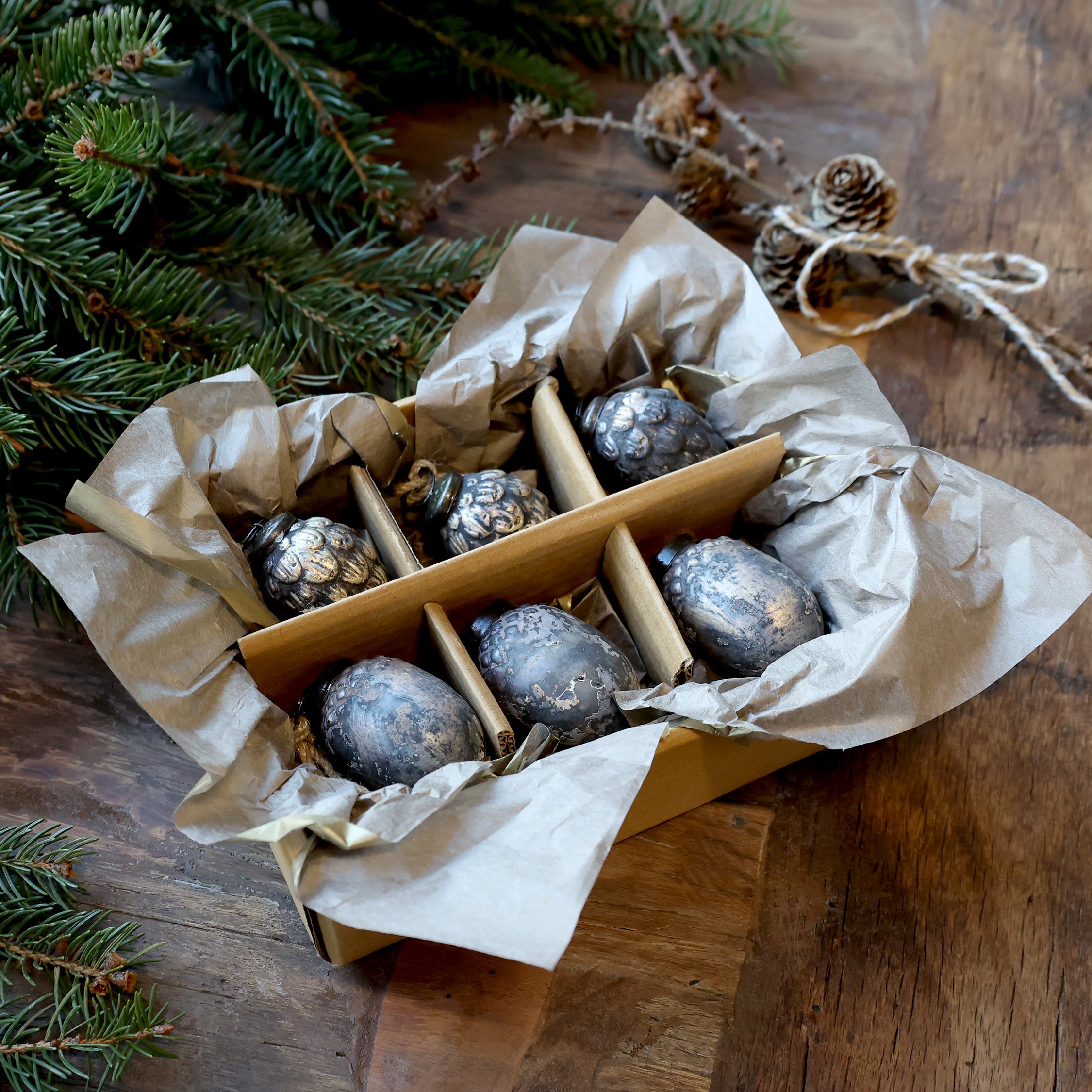 Chic Antique, Julekugler i ske med 6 stk., mocca