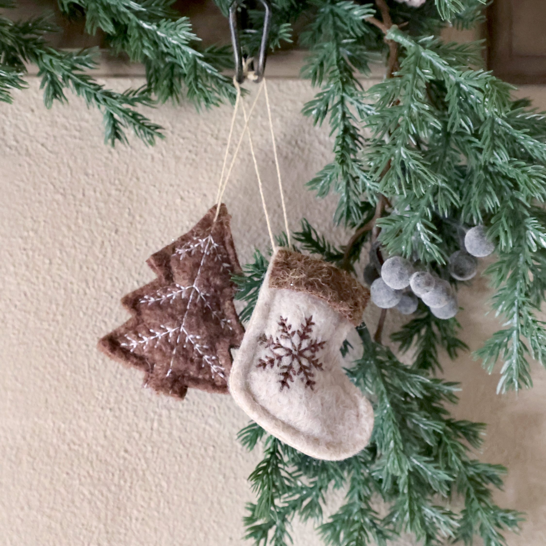 Chic Antique, Oph�ng i filt med julesok og juletr�