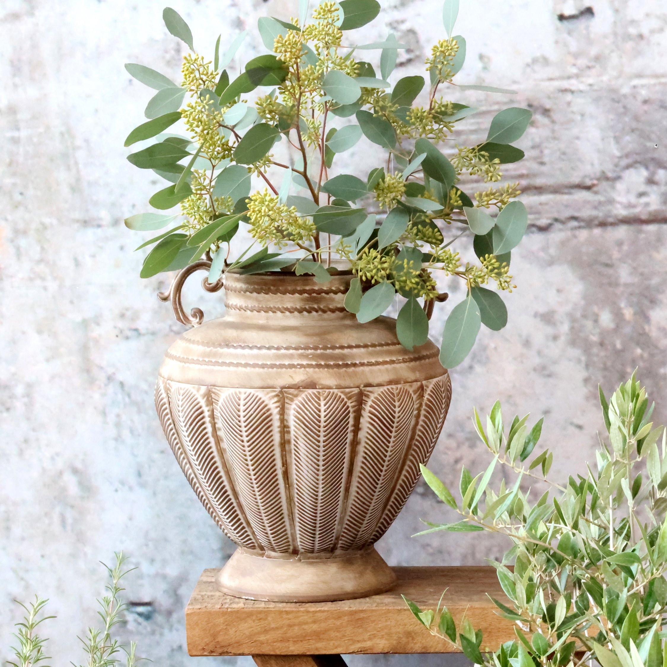 Chic Antique, Skjuler p� fod