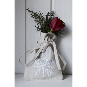 Anne-Mi (Femme Facon), Snowflake, Pose