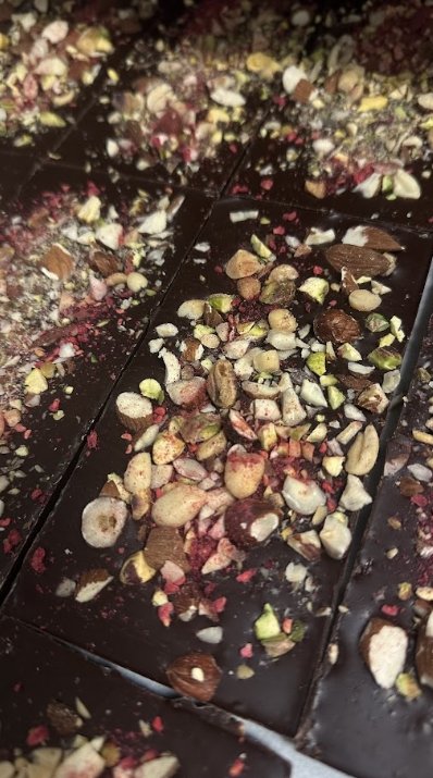 Chokolenten, M�rk chokolade med blandet n�dder, ca. 95 g