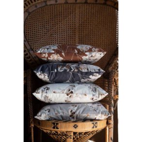 Fondaco, Pudebetrk med blomster (offwhite), Andrea, 45 x 45 cm.