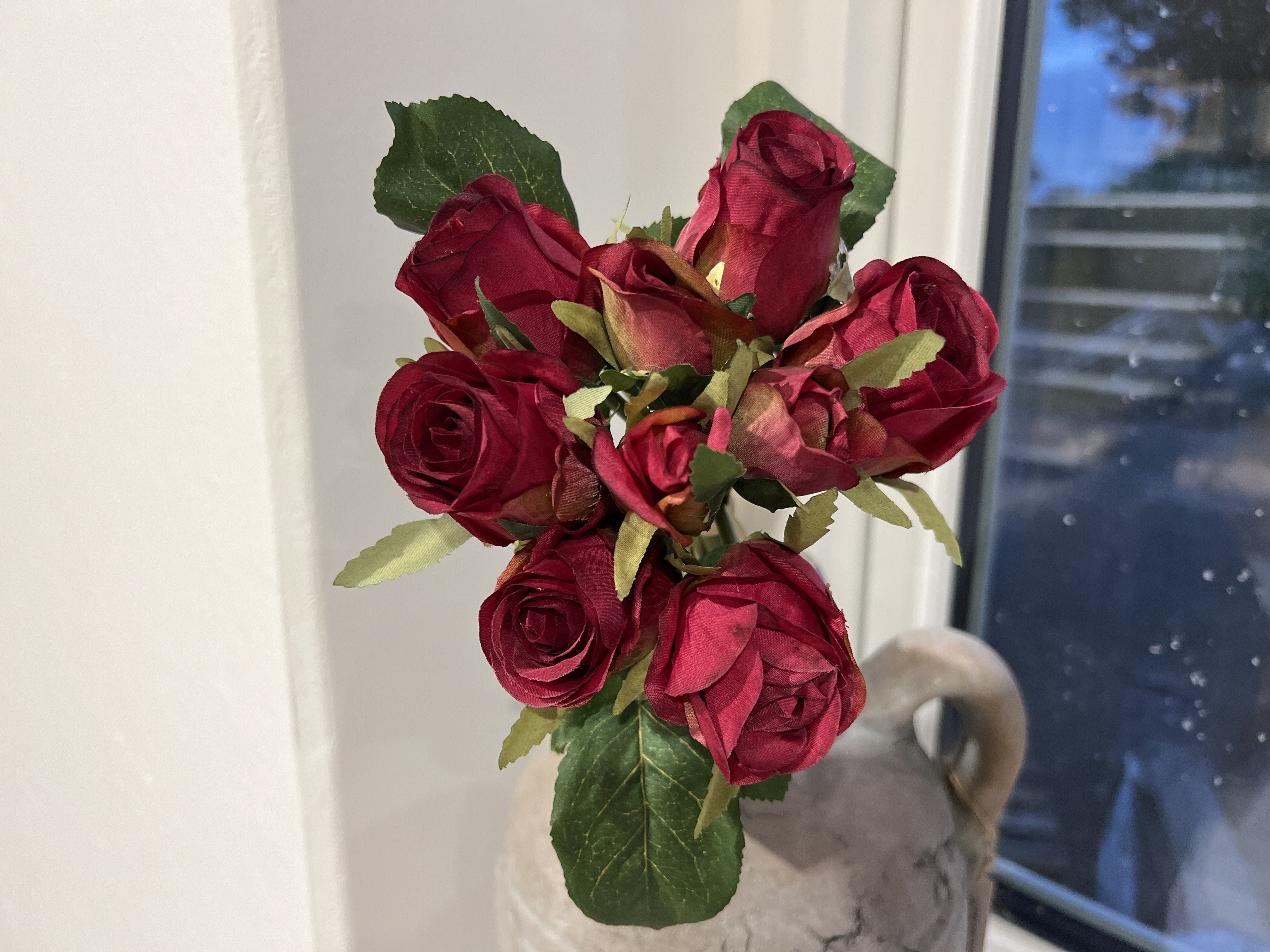DEKO FLORALE, Blomsterbuket med 9 stk. roser, 23 cm., rd