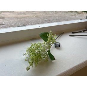 DEKO FLORALE, Gren med hvid blomst, 37cm