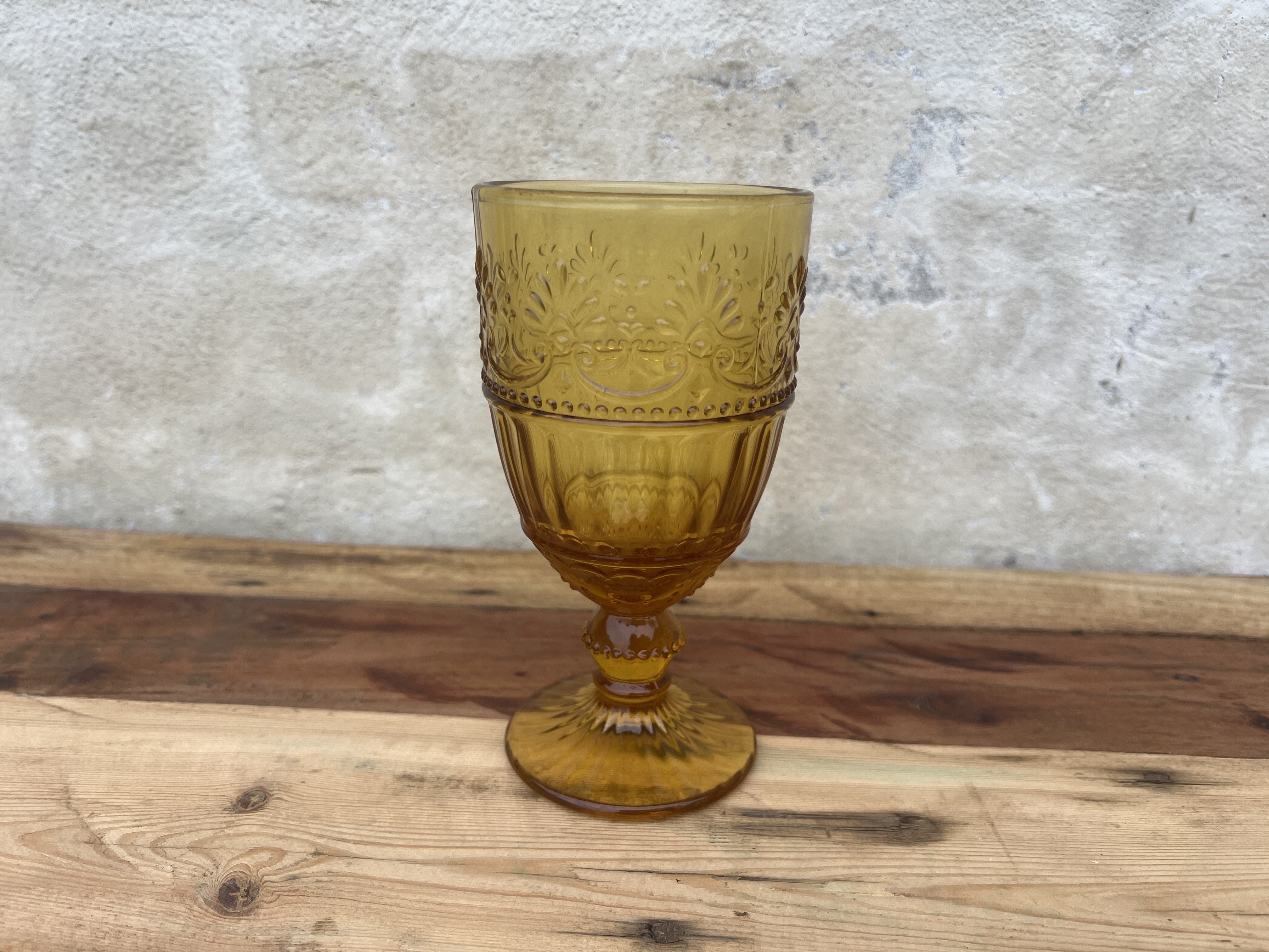 Chic Antique, Saint-milion Glas med fod, 230ml. Amber