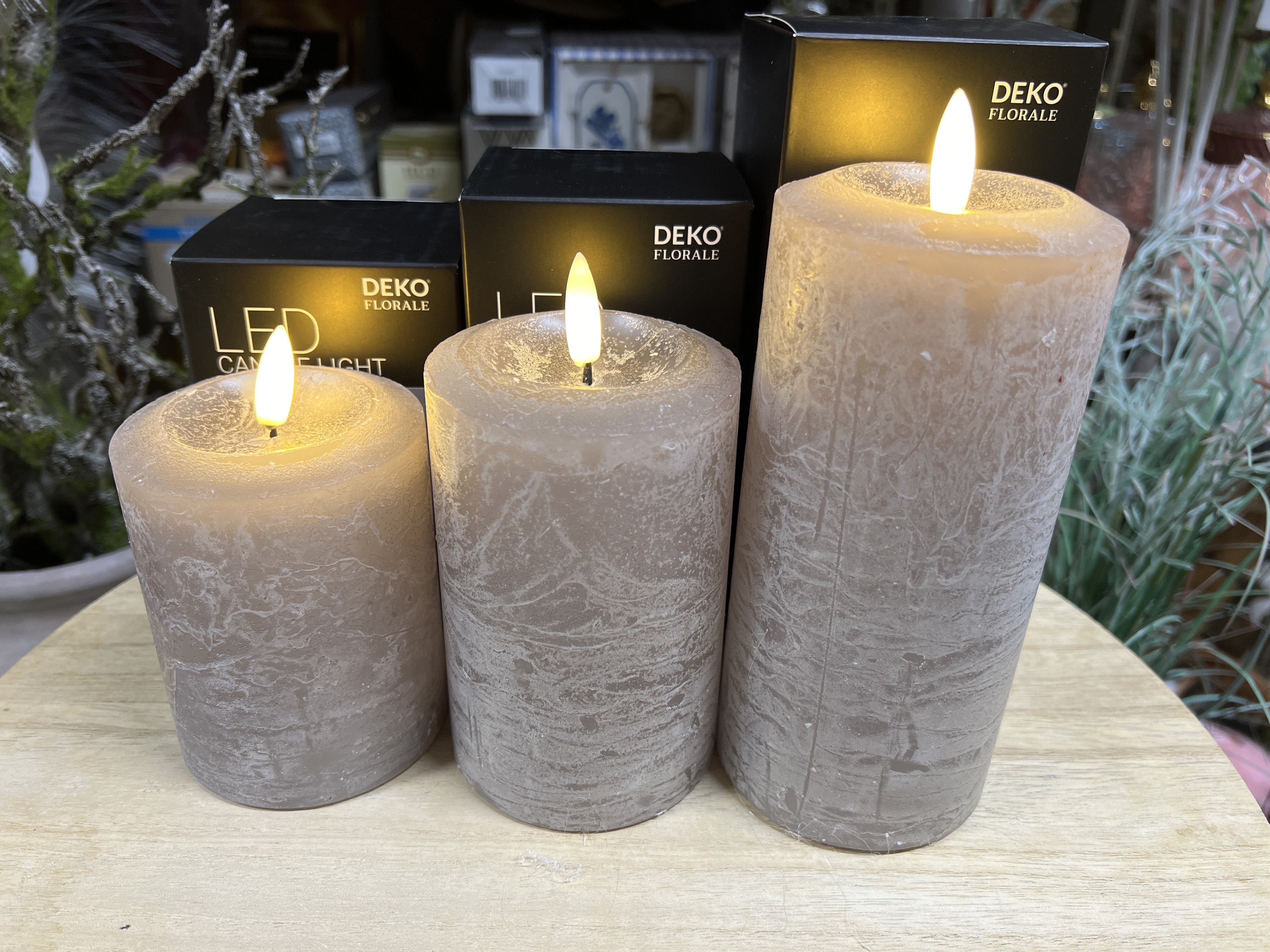 DEKO FLORALE, Bloklys LED, mrk gr, 7,6 cm. i diameter