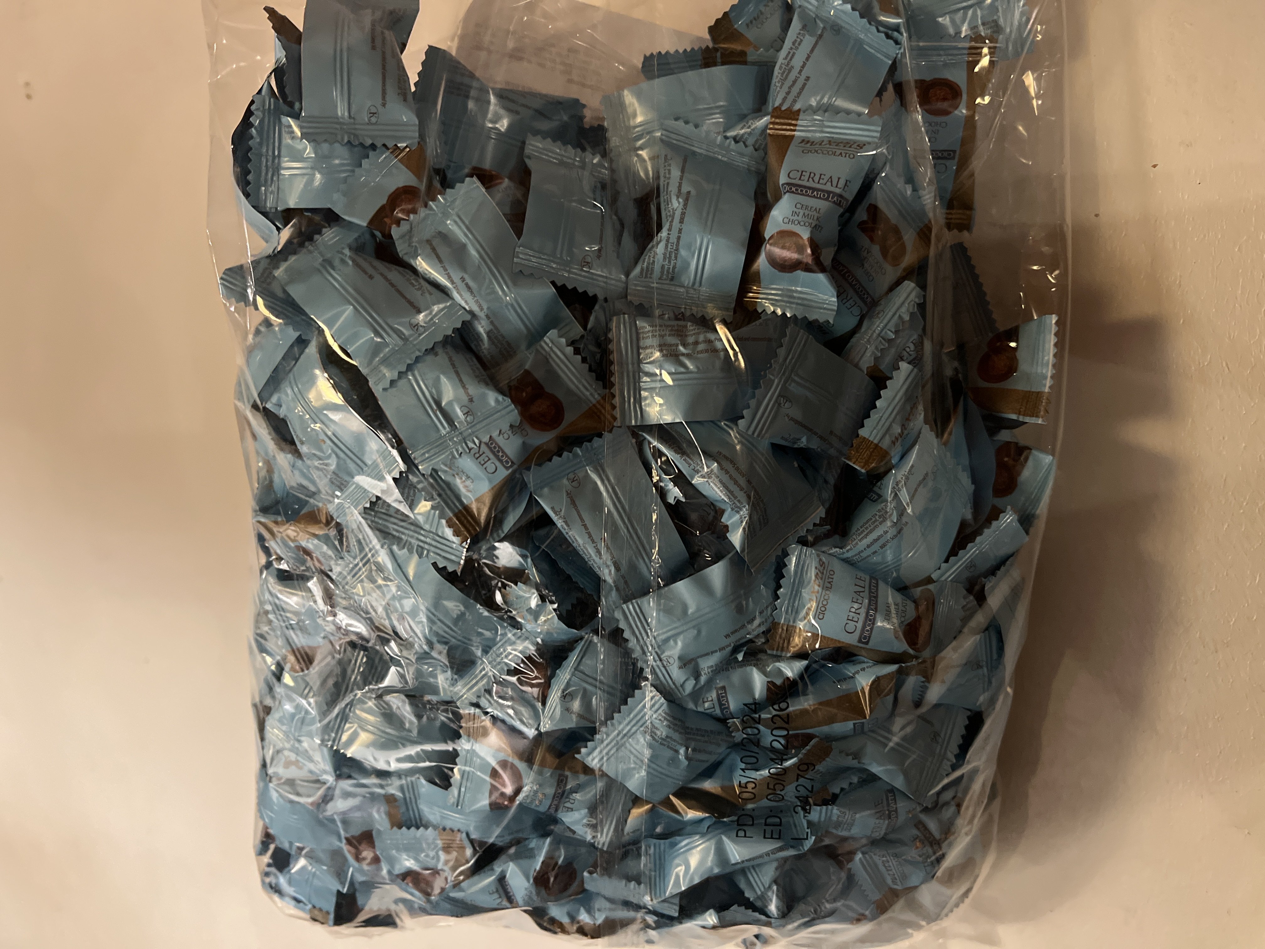 Lowin, Knas i m�lkechokolade, 1kg, BEDST F�R 2/4-26