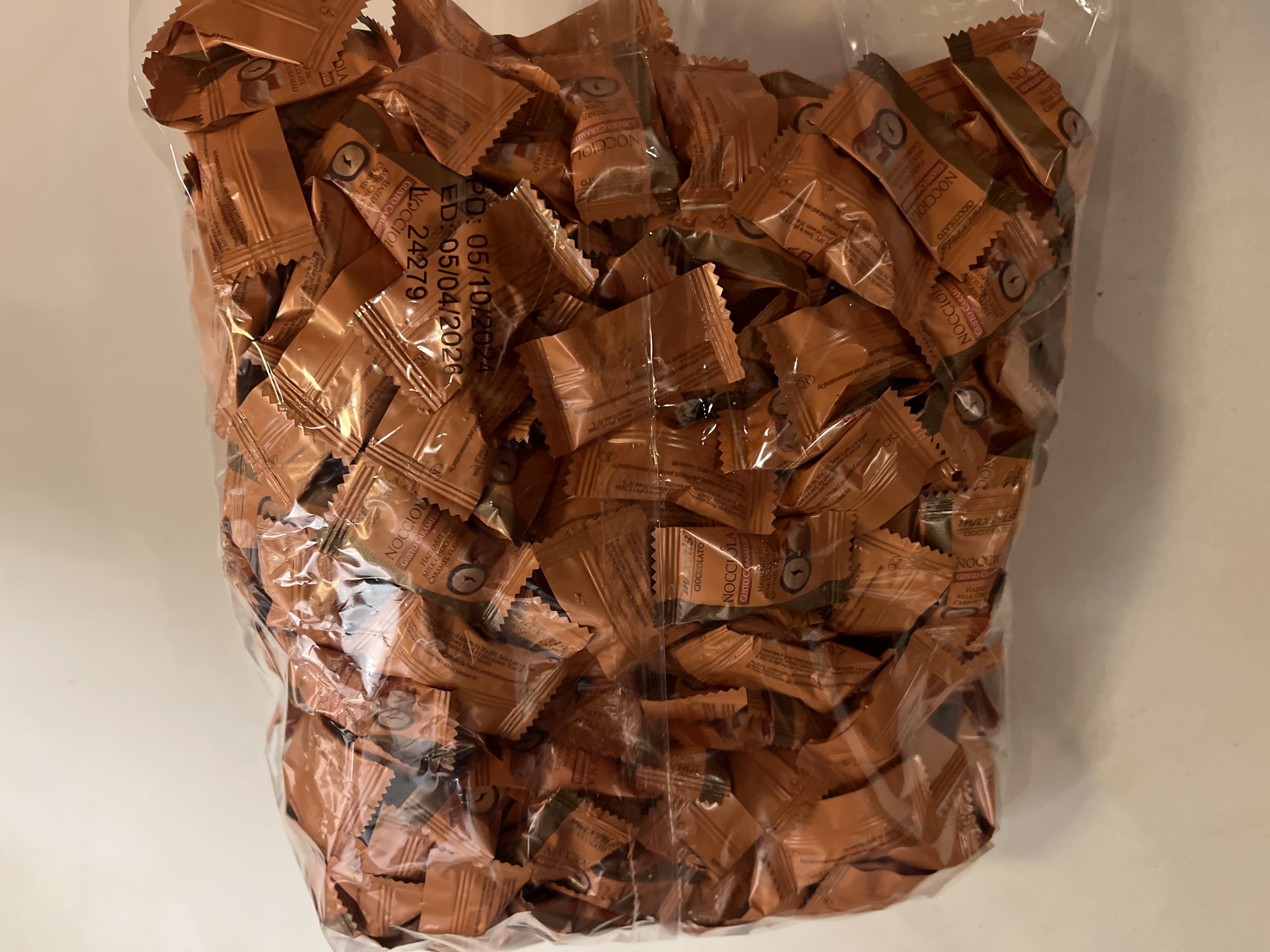 Lowin, Hasseln�d med m�lk og karamel, 1kg, BEDST F�R 2/4-26