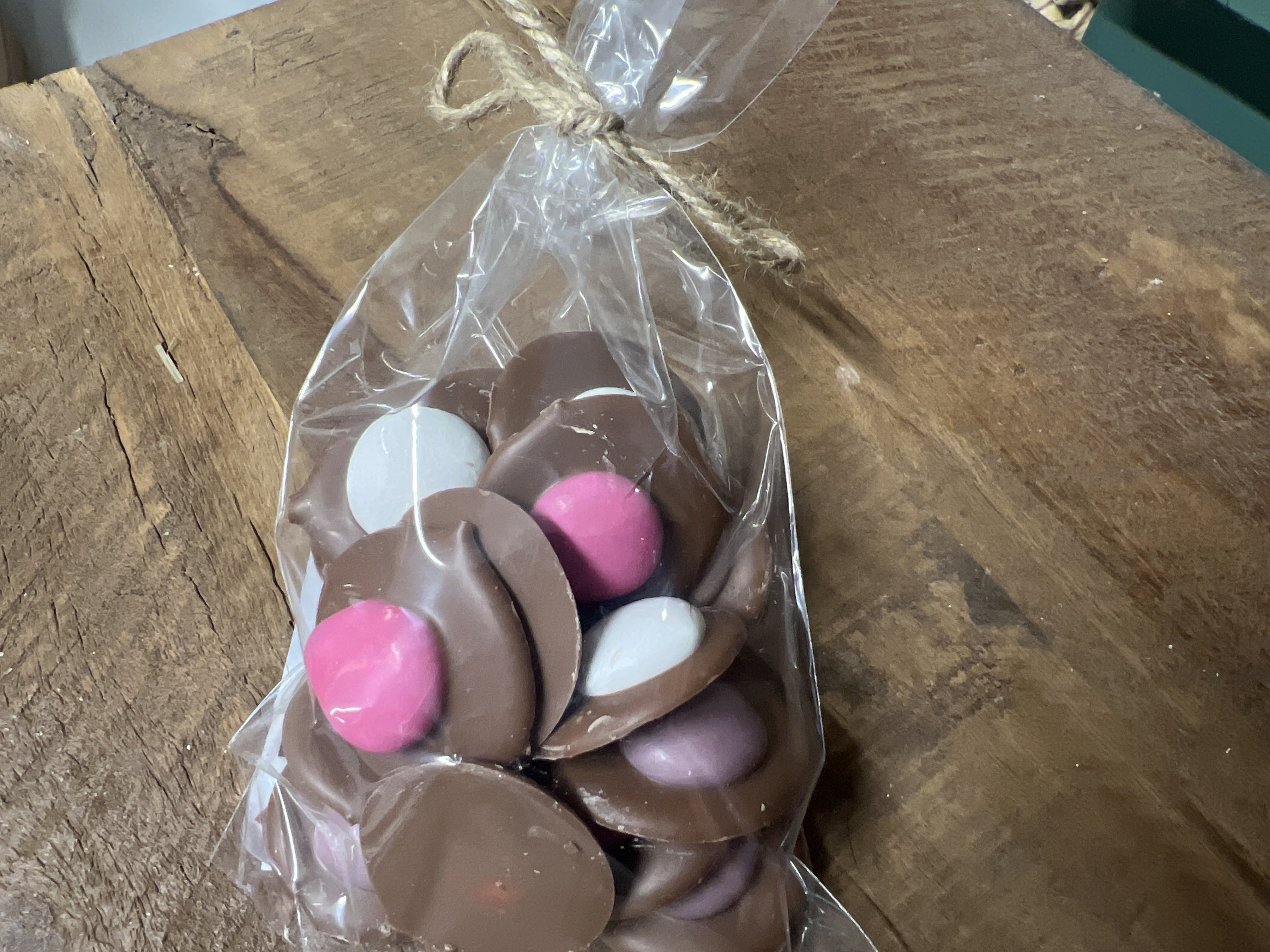 Chokolenten, �kande/mint blomster, lys chokolade, ca. 100 g