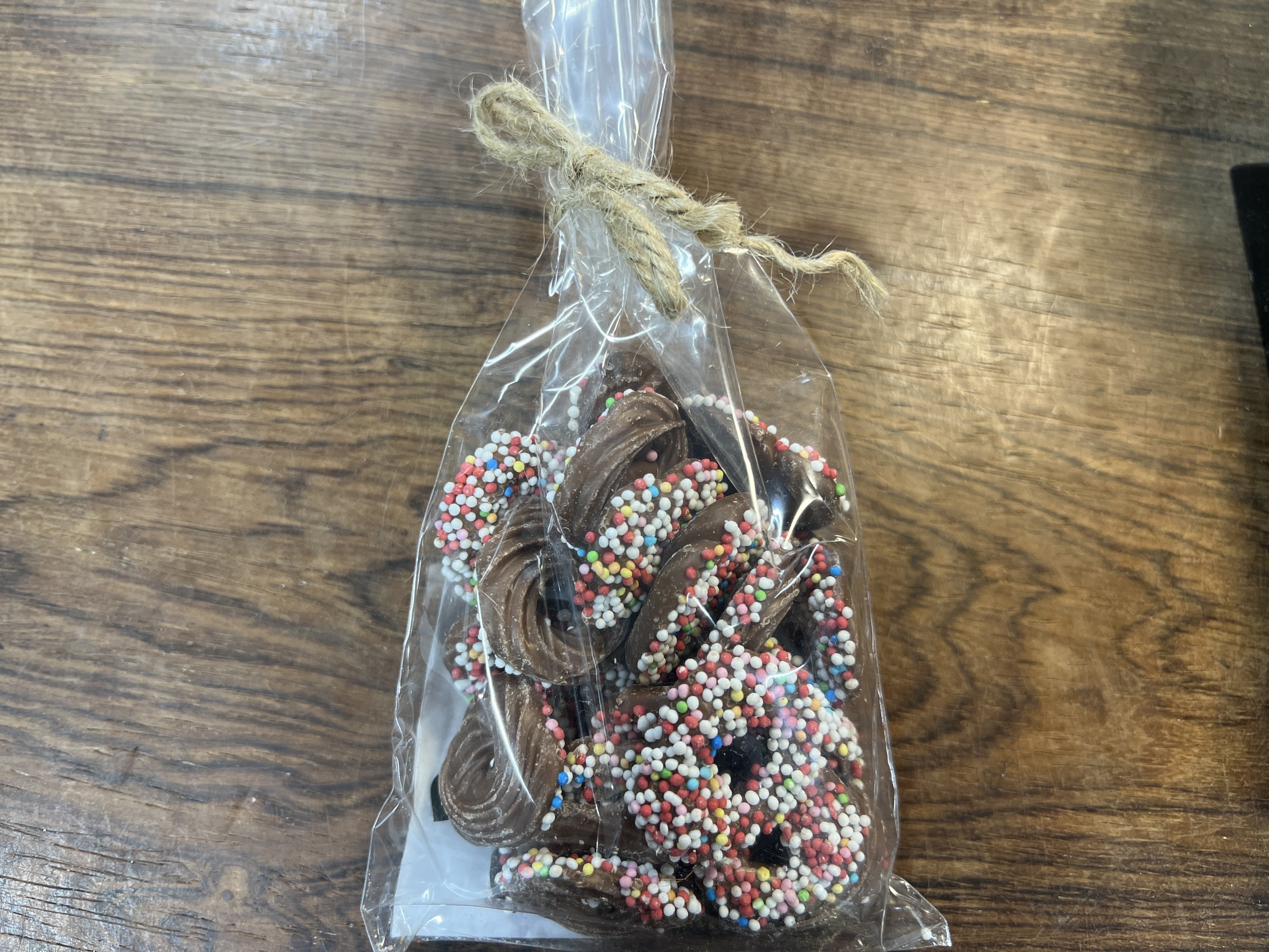 Chokolenten, Harlekin ringe, lys chokolade med tivolikrymmel, ca. 100 g