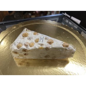 Lowin, Bld nougat med hasselnd, ca 200 g.