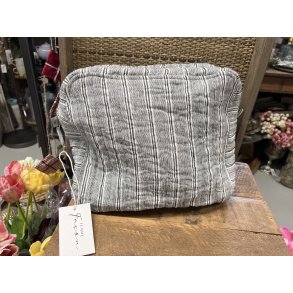 Anne-Mi (Femme Facon), Celia, Toilettaske