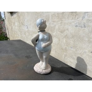 Columbine, Dame i badedragt