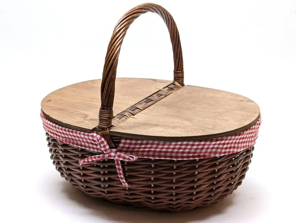 Picnickurv, brun flet med r�dternet stof
